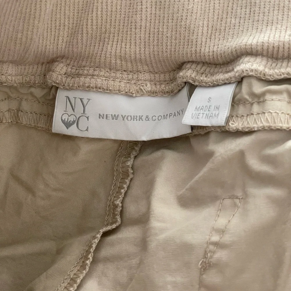 New York & Co Sport Cargo Capri Pants Women Small Mid Rise Khaki Drawstring Sz S